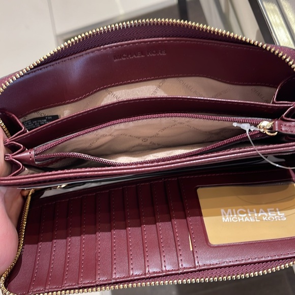 Michael Kors Jet Set Travel Large Signature Logo and Metallic Continental Wallet - Picture 10 of 16